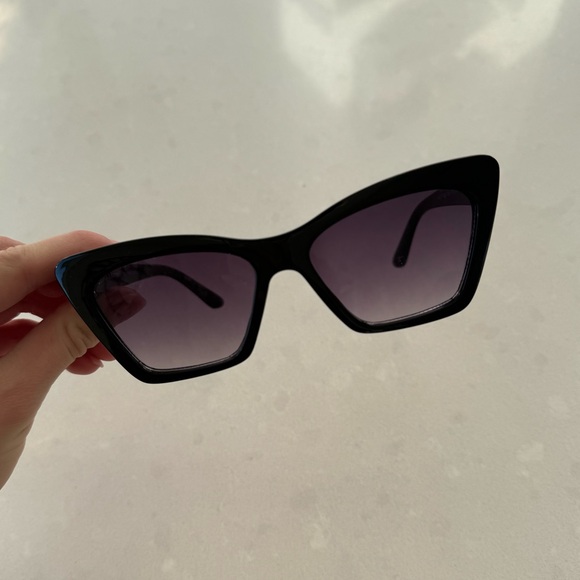 Black Cat Eye Vintage Sunglasses - Picture 1 of 2